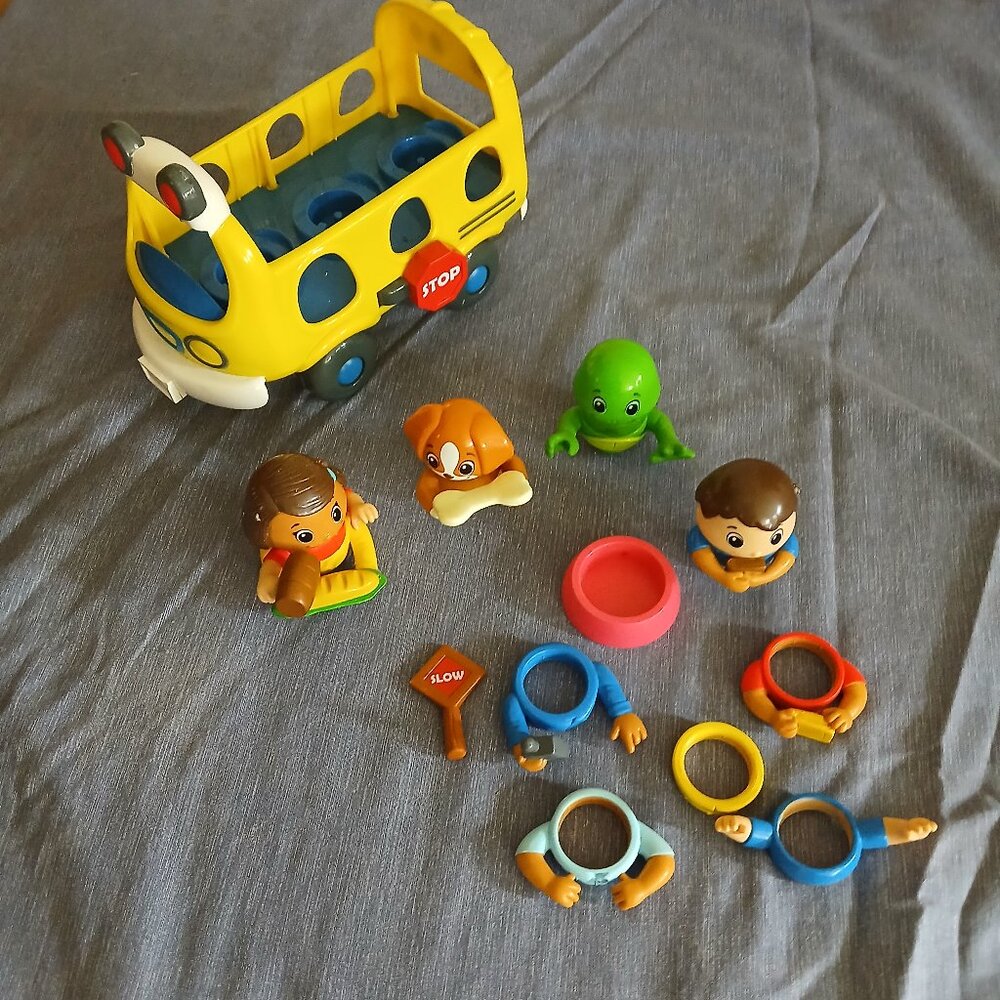 Bus Pop On Pals by Spin Master. 4 total pop on pals